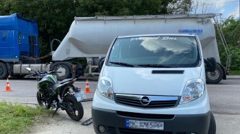 У Львові зіткнулись мотоцикл та мікроавтобус: є травмовані (фото)