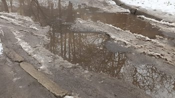 «Люди ходять клумбами»: львів’яни скаржаться на стан дороги на вулиці Тернопільській