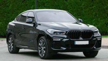 Жінка на Львівщині намагалася продати чужий BMW X6 за 215 тис. грн через OLX