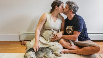 Як підтримати жінку, яка тільки народила: поради, що полегшать життя молодих мам