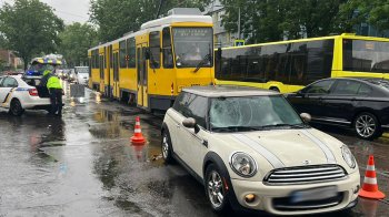 У Львові киянка на Mini Cooper збила 37-річну жінку та дитину