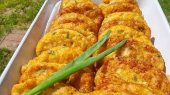 Смачно по-галицьки: м’ясні оладки з зеленою цибулею