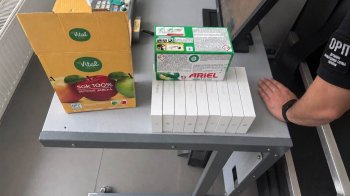У Шегинях виявили партію iPhone 17 Pro у коробках з-під соку та капсул для прання