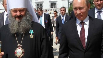 «Я вас палкою поб’ю»: «Паша Мерседес» у Лаврі погрожує журналістам