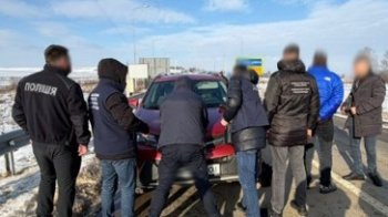 На Львівщині митника та прикордонника на переправлянні ухилянтів за кордон