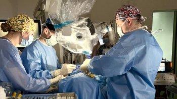 Медики у Львові прооперували 14-річного підлітка з пухлиною спинного мозку