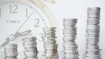 Пенсії для тих, кому зараз за 25: звідки їх братимуть