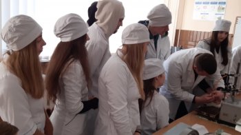 Київський виш звинуватили у живодерстві: там показують як зупинити дихання тварин аміаком