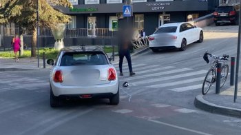У Львові водійка MINI Cooper збила підлітка на велосипеді
