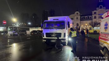 Пенсіонер зі Львова переходив дорогу поза пішохідним переходом, його збив МАЗ, фото поліції Волині