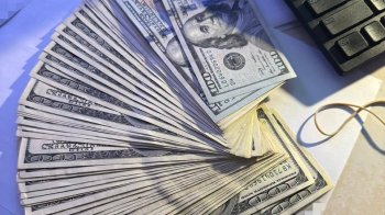 На Львівщині 43-річна жінка намагалася вивезти незадекларовані гроші через кордон