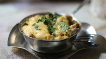 Ніжний жульєн з куркою та грибами: покроковий рецепт