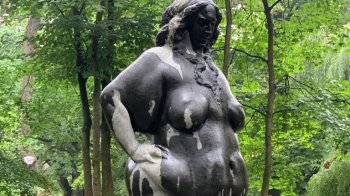 “Вважаю, що це замовлення”: Павло Гудімов про спробу знищити скульптуру “Впевнена” у Стрийському парку