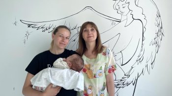 Пухлина була розміром із голову: львівські хірурги прооперували немовля, яке страждало від патології