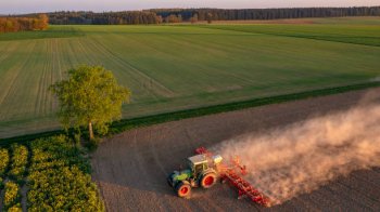 На Львівщині засіяли майже 30% ярих культур — триває активна посівна кампанія