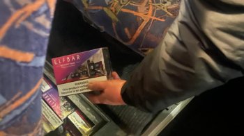 У Ягодині під сидінням пасажира автобуса знайшли 700 електронних сигарет