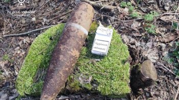 У Золочівському районі на прогулянці в лісі люди натрапили на снаряд часів Другої світової