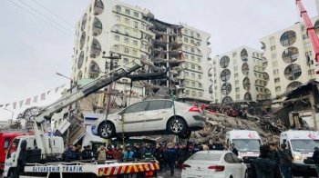 Тисяча загиблих та зруйновані вщент міста: у Туреччині стався найбільший за 84 роки землетрус