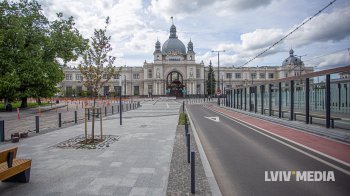 Площа Двірцева