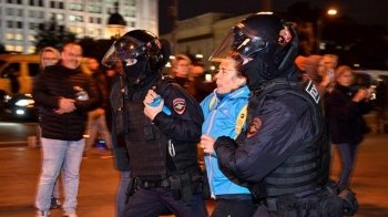 "Путіна в окопи!": у москві протестують проти мобілізації