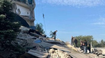 У Кривому Розі росіяни влучили ракетою по районному управлінню поліції