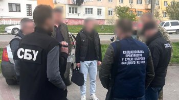 На Львівщині військовий за 17 тис. доларів хотів переправити ухилянта за кордон
