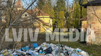 З палацу матері Андрея Шептицького на Самбірщині зробили сміттєзвалище (ФОТО)
