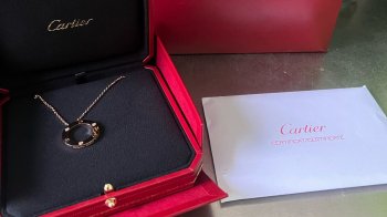 Незадекларовані Cartier, YSL та  Hermes затримали на кордоні на Львівщині