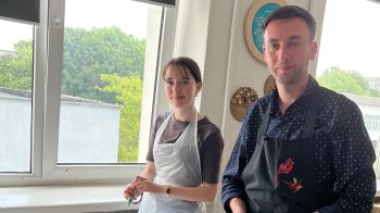 «За цими роботами — цілий світ»: Ігор Голуб про виставку «Деякі квіти» у Zenyk Art Gallery