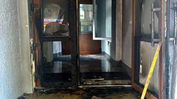 У Львові двоє восьмирічних дітей підпалили двері гімназії