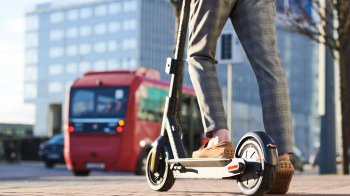 У Львові велосипедист збив 9-річну дитину на самокаті