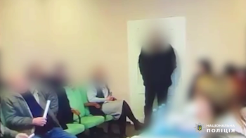 Через вибухи гранат постраждали 26 людей, скрин з відео поліції