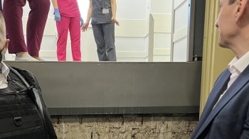 Глава МОЗ Німеччини застряг у ліфті під час візиту до Львова