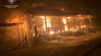 Вогонь повністю знищив житловий будинок: у Дрогобицькому районі понад годину ліквідовували пожежу