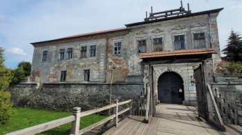 Вибиті вікна та пошкоджені двері: на Львівщині внаслідок ракетних атак постраждали три об’єкти культурної спадщини