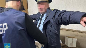 Обіцяли не створювати перешкод на митниці: працівників Львівської митниці викрили на хабарі