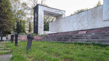 У Трускавці демонтують Меморіал слави радянським солдатам