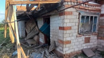 Зруйнований будинок внаслідок російської атаки.