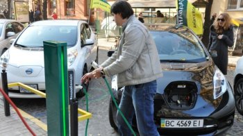 На ще 24 локаціях Львова встановлять станції для зарядки електрокарів: список