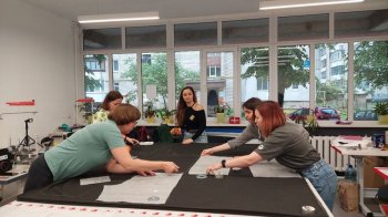 Волонтери у Львові шиють адаптивний одяг для поранених бійців (фото)