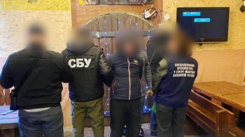Мешканця Львівщини арештували за організацію трансферу за кордон за 15 тис. доларів