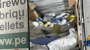 На Львівщині прикордонники виявили новий одяг у вигляді секонд хенду