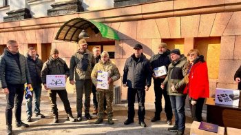 Львівська обласна військова адміністрація передала на Схід мавіки, “швидкі” і гуманітарну допомогу