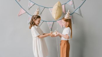 Подарунки для однокласників від магазину «Аврора»: чому це гарна ідея