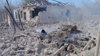 Наслідки обстрілів у селі Львове. Фото: Олександр Прокудін