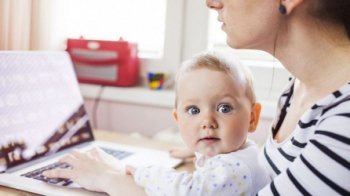 Сім'я з дитиною.