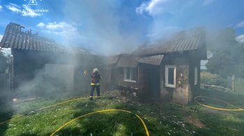 У Золочівському районі палала житлова будівля У Золочівському районі палала житлова будівля