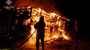 У Сокільниках горів двоповерховий будинок та дві іномарки