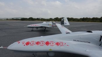 Турецька компанія Baykar оздобила три "Народні Байрактари" вишитим орнаментом