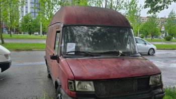 У Львові з дворів вивезуть покинуті буси та ще десятки авто